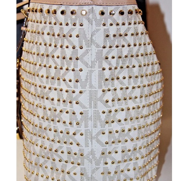 Michael Kors Monogram Signature Vanilla Studded Large Travel Tote - Picture 6 of 8